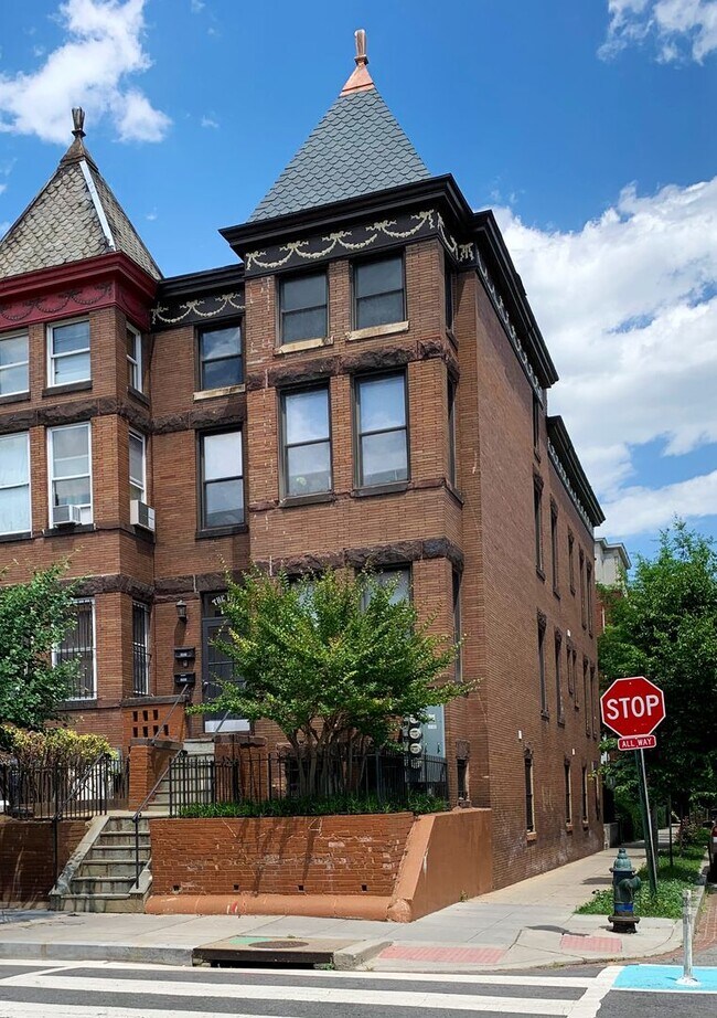 property at 2501 17th St NW