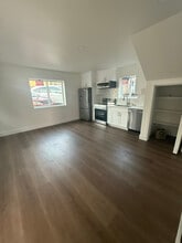 881 4th Ln in South San Francisco, CA - Building Photo - Building Photo