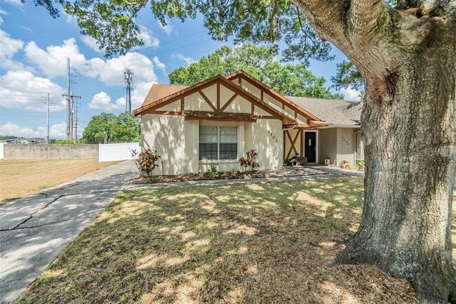 3302 Laurel Dale Dr in Tampa, FL - Building Photo - Building Photo