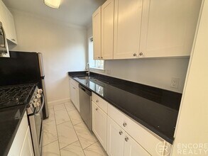 72 Saint Paul St, Unit 3 in Brookline, MA - Building Photo - Building Photo