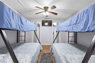 327 Nob Hill Ln in Kemp, TX - Building Photo - Building Photo