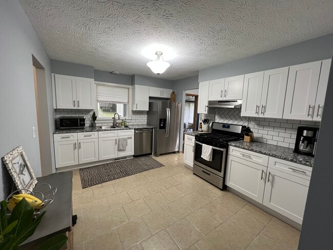 property at 612 Acorn Pl
