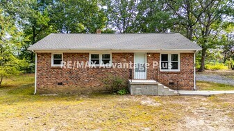 18 Lula Ln in Farmville, VA - Building Photo