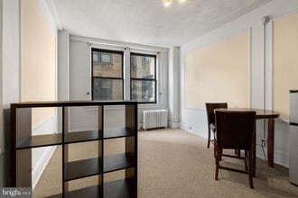 1324 Locust St in Philadelphia, PA - Building Photo - Building Photo