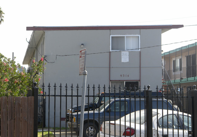 9314 Plymouth St in Oakland, CA - Building Photo - Building Photo