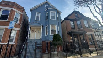 3061 W Lyndale St in Chicago, IL - Building Photo