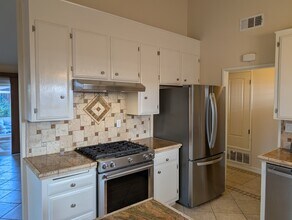 27124 Cabrera Ave in Santa Clarita, CA - Building Photo - Building Photo