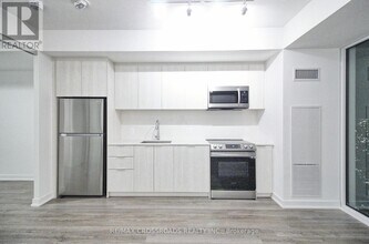 357-4357 King St W in Toronto, ON - Building Photo - Building Photo