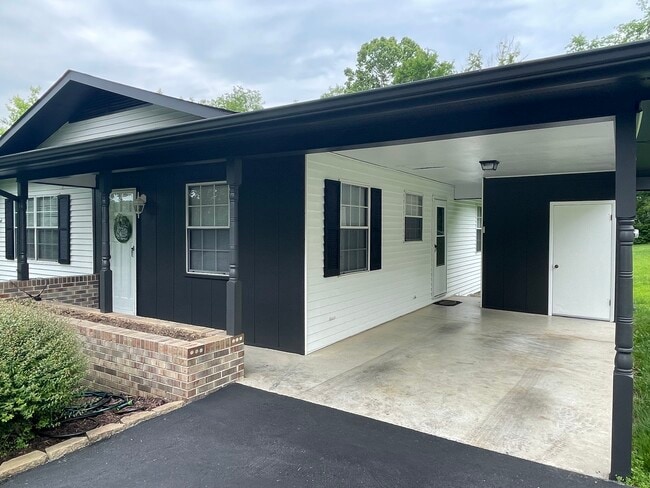 309 Shasta Ave in Dayton, TN - Foto de edificio - Building Photo