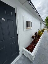 225 N F St, Unit Back Unit in Lake Worth Beach, FL - Building Photo