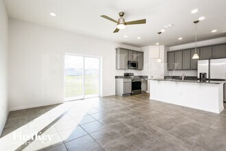 609 Crown Rose Dr in Bartow, FL - Foto de edificio - Building Photo