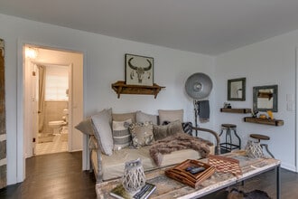 101 Carnavon Pky, Unit B in Nashville, TN - Foto de edificio - Building Photo