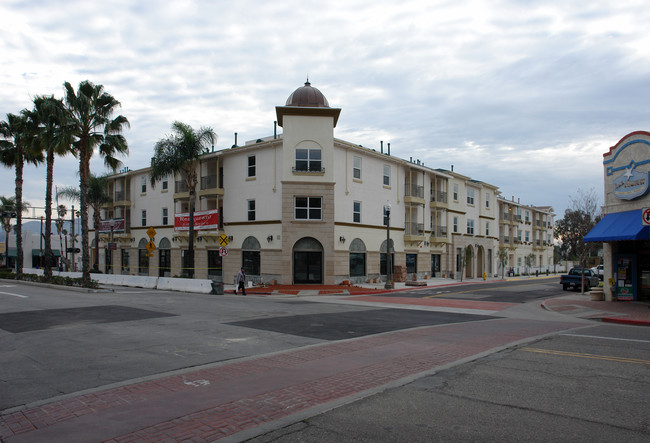 Parkview Court Senior Apartments in Fillmore, CA - Foto de edificio - Building Photo