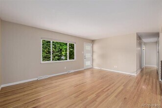 8231 E Lehigh Dr in Denver, CO - Foto de edificio - Building Photo