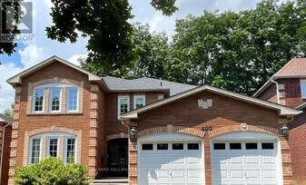 492 Palmtree Crescent in Oshawa, ON - Building Photo