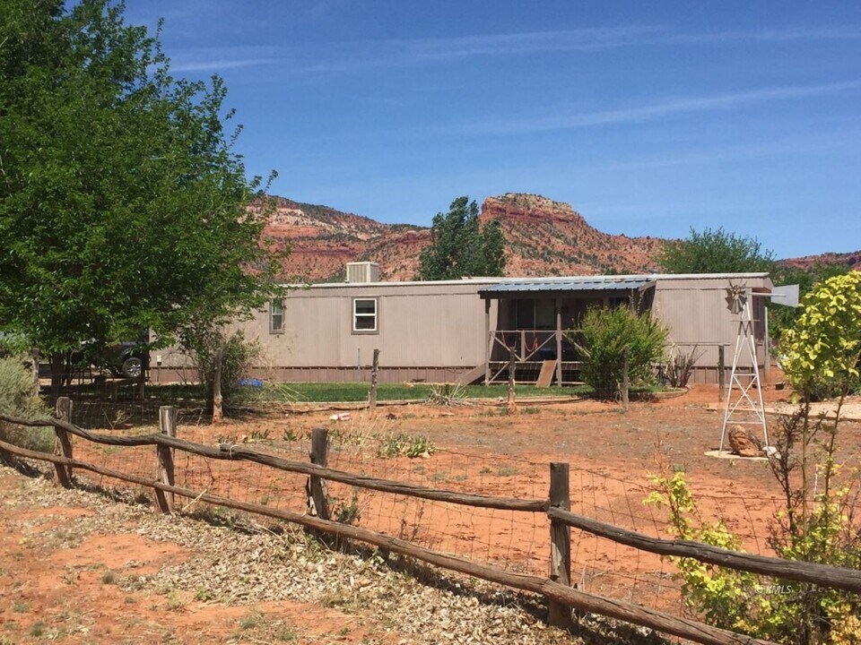 446 W Vance Dr in Kanab, UT - Building Photo