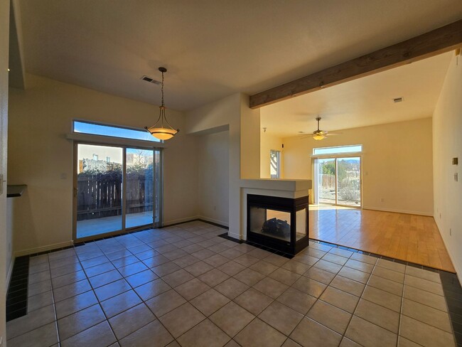 4421 Blue Juniper Loop in Santa Fe, NM - Foto de edificio - Building Photo