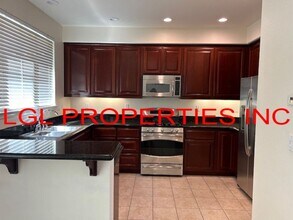 2826 Maybrook Dr in Sacramento, CA - Building Photo - Building Photo