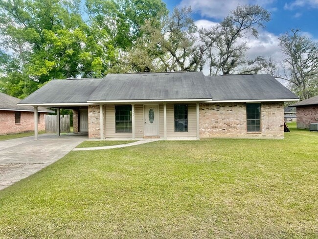 property at 1305 Natchez St