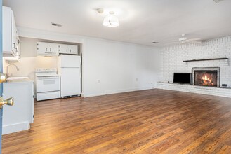 15 Shem Dr in Mount Pleasant, SC - Foto de edificio - Building Photo