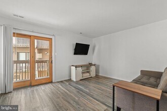 3182 E Ocean View Ave in Norfolk, VA - Building Photo - Building Photo