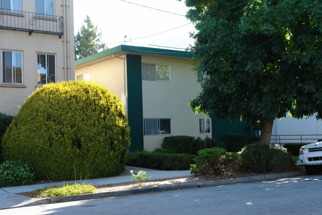 618 Ansel Rd in Burlingame, CA - Foto de edificio