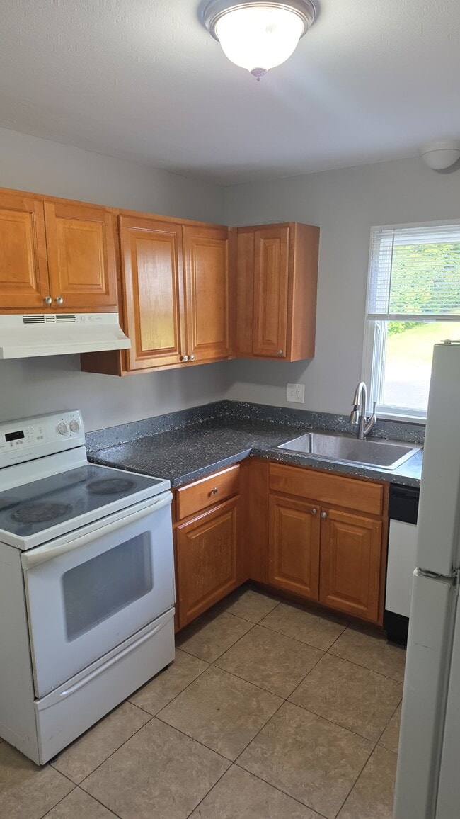 40 Whitewood Rd