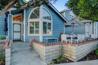 117 32nd St-Unit -10 in Newport Beach, CA - Building Photo - Building Photo