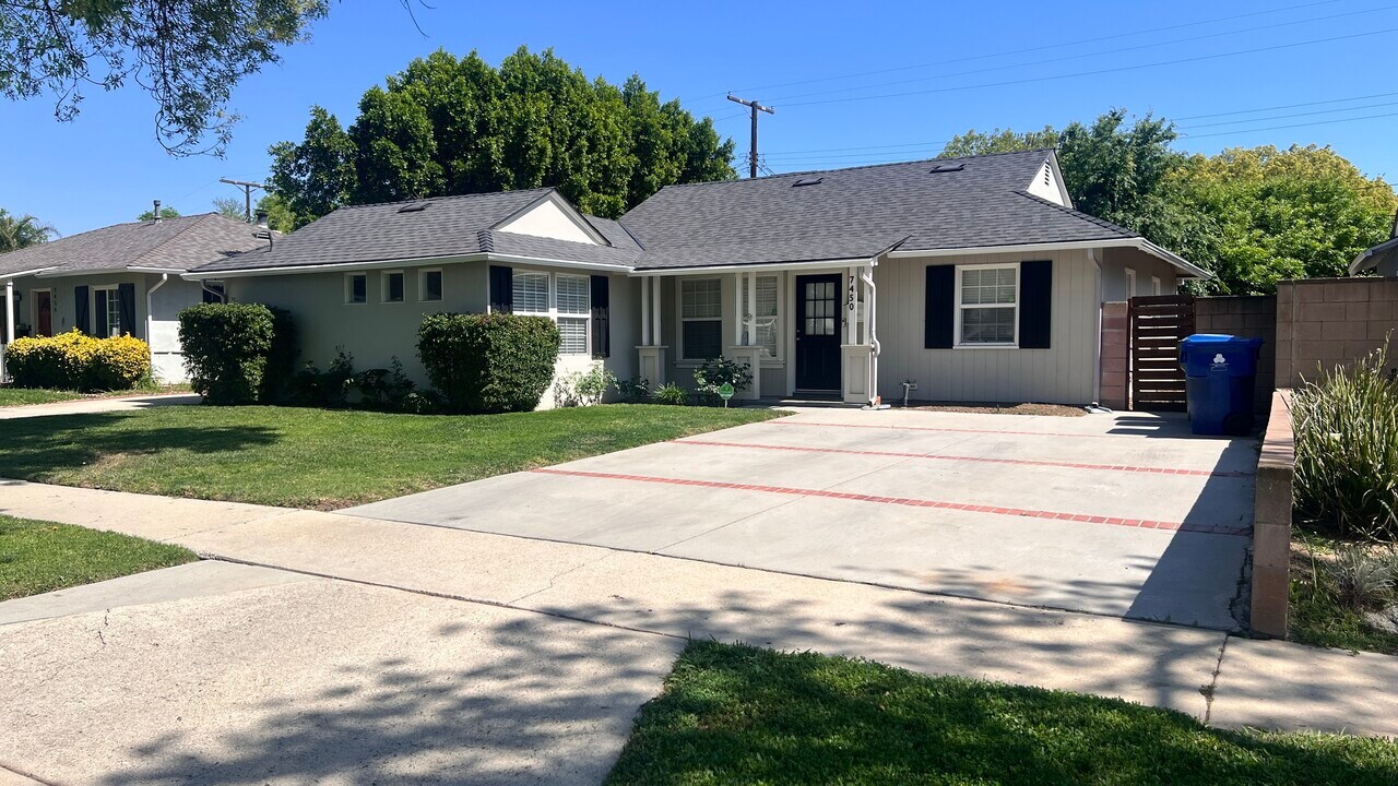 7450 Shoshone Ave in Los Angeles, CA - Building Photo