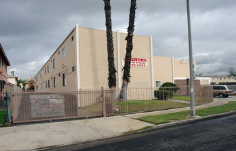 Sun Pointe in San Fernando, CA - Foto de edificio - Building Photo