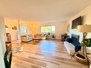 942 Ruby Dr, Unit A in Vista, CA - Foto de edificio - Building Photo