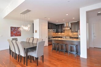 6451 Clayton in Clayton, MO - Building Photo - Building Photo
