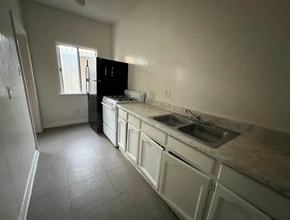 936 E 24th St in Los Angeles, CA - Building Photo - Building Photo