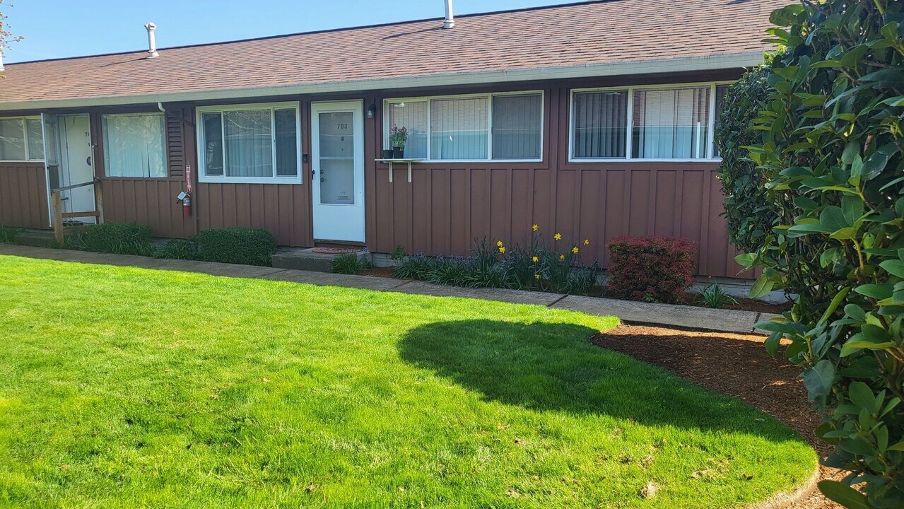 717 Lockwood Ln S in Salem, OR - Building Photo