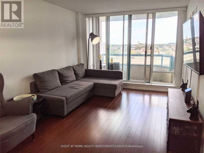 550 Webb Dr in Mississauga, ON - Building Photo - Building Photo