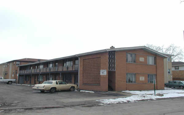 1570 N 1st Ave in Melrose Park, IL - Foto de edificio - Building Photo