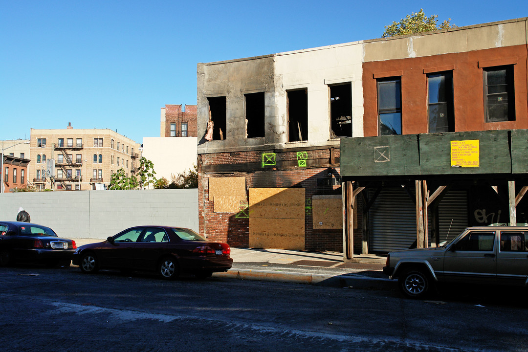 1039 Fulton St in Brooklyn, NY - Building Photo