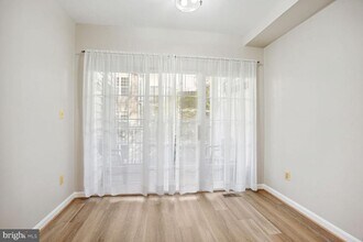 1581 Leeds Castle Dr in Vienna, VA - Building Photo - Building Photo