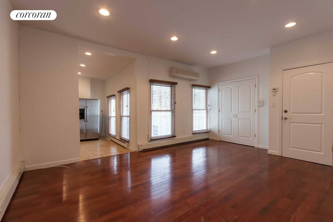 1036 Lorimer St in Brooklyn, NY - Building Photo