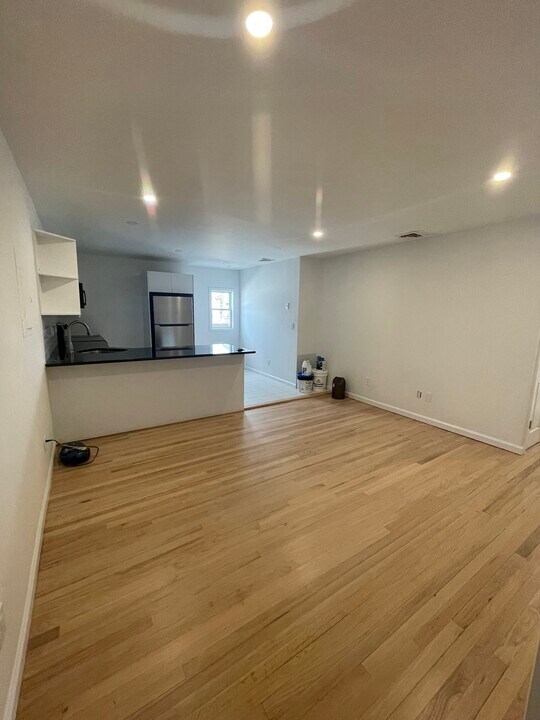 2572 Merrick Rd, Unit C in Bellmore, NY - Building Photo