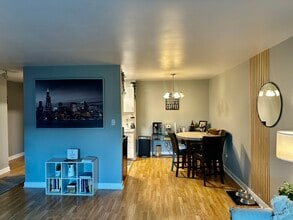 8974 N Western Ave, Unit 314 in Des Plaines, IL - Foto de edificio - Building Photo