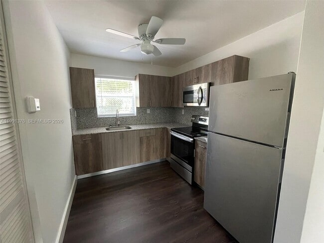 1864 NW 24th St in Miami, FL - Building Photo - Building Photo