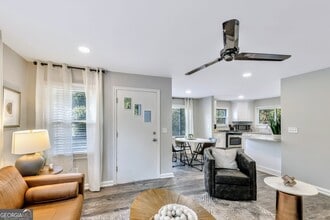 811 Old Powder Springs Rd SW in Mableton, GA - Foto de edificio - Building Photo