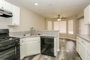 3749 N Broadriver Dr, Unit 15-212 in Las Vegas, NV - Building Photo - Building Photo