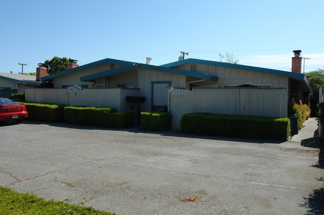 1598 Albatross Dr in Sunnyvale, CA - Foto de edificio