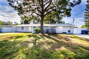 3312 52nd Ave Dr W in Bradenton, FL - Building Photo