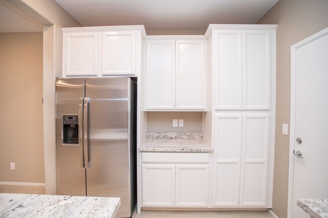 9 Alamere Falls Dr in Las Vegas, NV - Building Photo - Building Photo