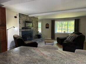 15 Lake Rd in Newtown, CT - Building Photo - Building Photo