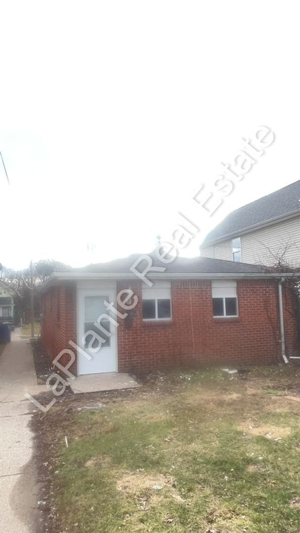 property at 1622 Milburn Ave