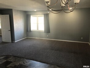 2512 18th Ave, Unit Half in Rock Island, IL - Building Photo - Building Photo
